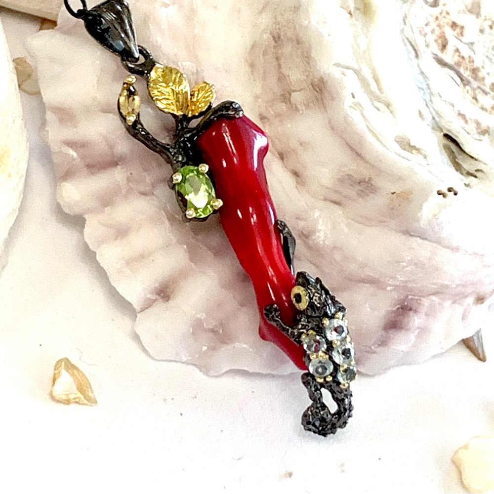 Antique Red Coral  Gemstone Gecko Sterling & 14 kt Necklace - Picture 3 of 4
